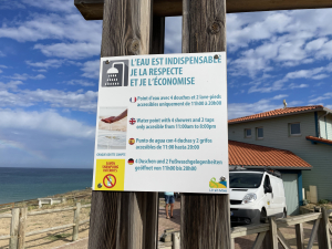 Panneau restriction parc douches.JPG